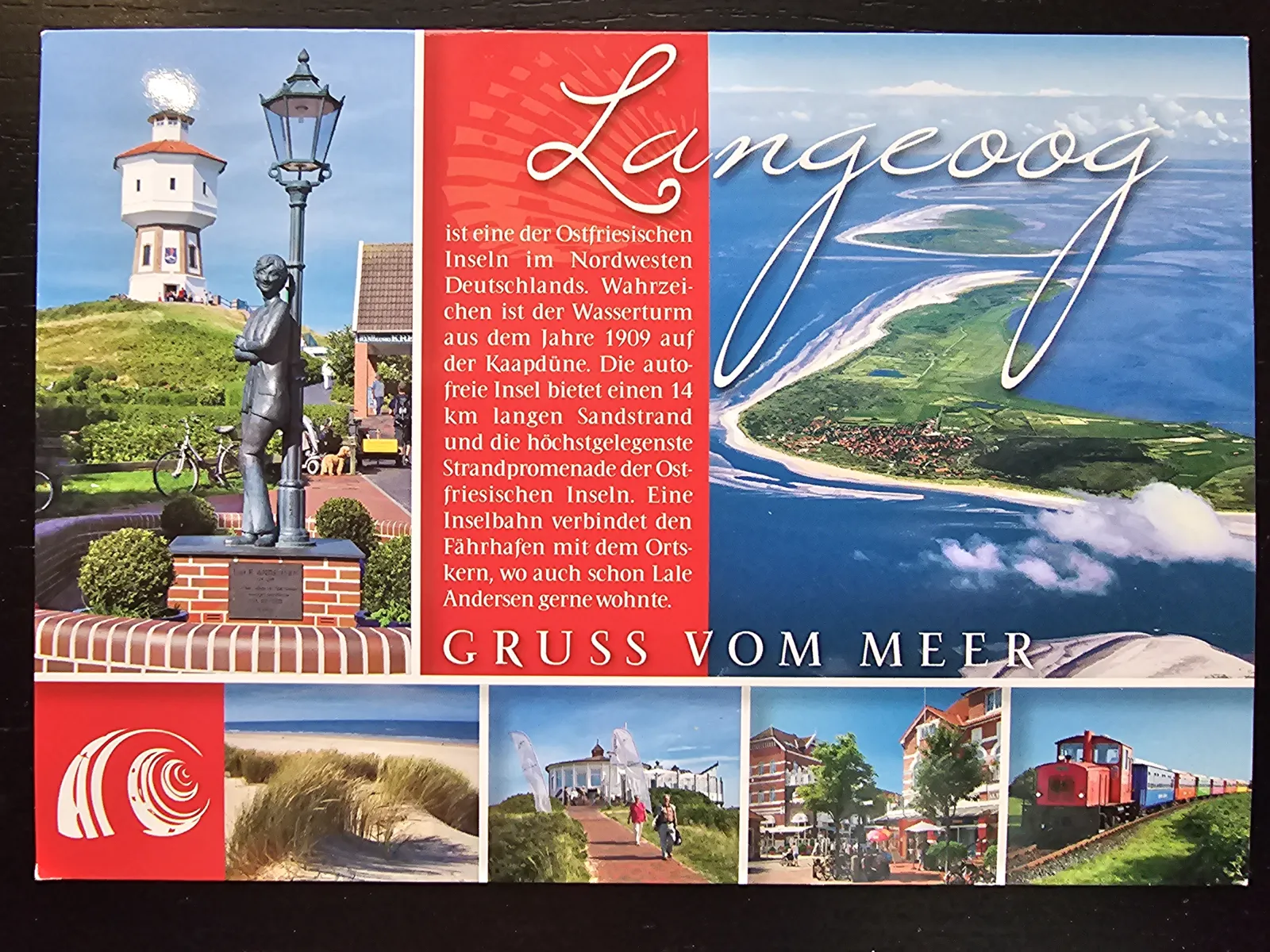 Eine Langeoog-Postkarte als Collage mit Luftaufnahme der Insel, dem Wasserturm, Strand und der Inselbahn.