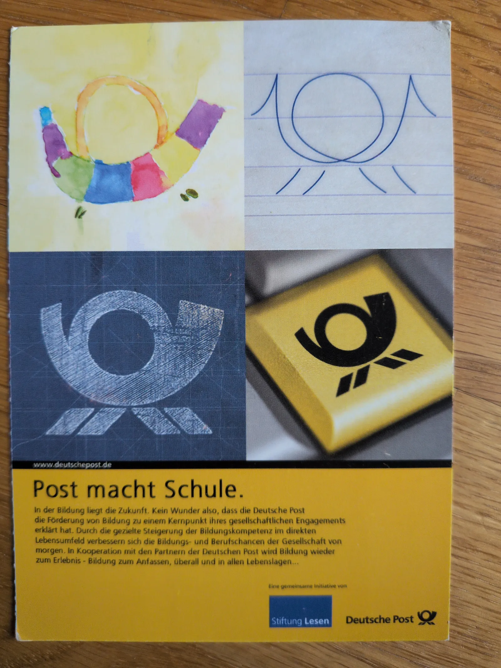 Das Bild zeigt das Posthorn-Logo der Deutschen Post in vier Darstellungen, die den Bezug zur Bildung von der Kinderzeichnung bis zur digitalen Anwendung herstellen.