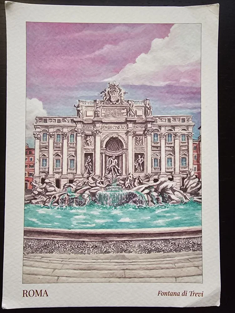 Ein Aquarell zeigt die Fontana di Trevi in Rom mit ihren barocken Skulpturen und dem sprudelnden Wasserbecken unter einem rosa-lila Himmel.