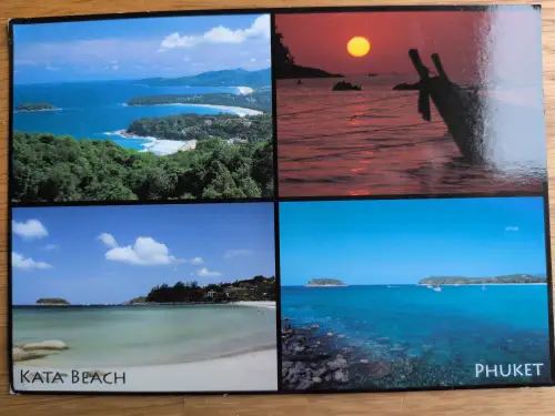 Das Bild zeigt eine Collage aus vier tropischen Motiven von Phuket: Strände, klares Meer, grüne Hügel und ein Sonnenuntergang über dem Wasser.
