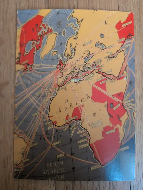 Eine alte Landkarte von Europa, Afrika und Teilen Asiens mit roten Linien, die viele Städte und Routen verbinden.