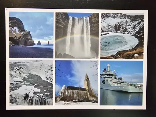 Eine Collage aus sechs Fotos zeigt verschiedene isländische Landschaften und Wahrzeichen, darunter Wasserfälle, Küstenabschnitte, einen Kratersee, eine Kirche und ein Schiff.